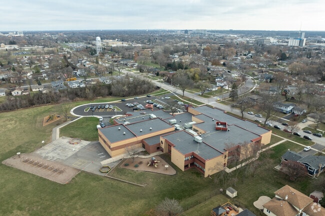 Central Road Elementary School scores an A- on Niche.