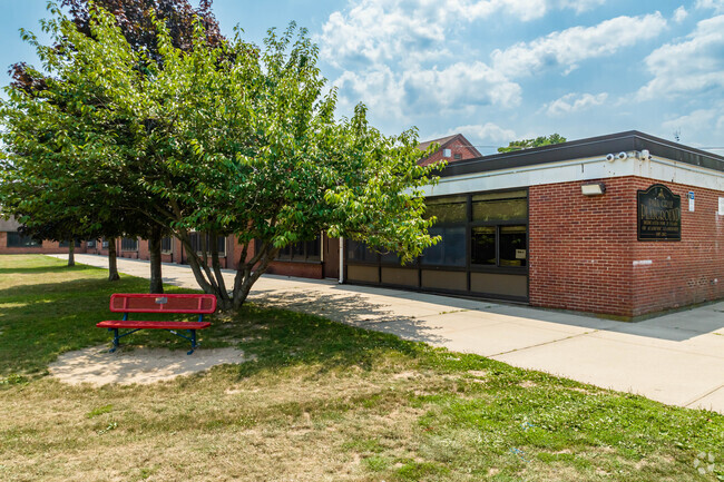 Smithtown Elementary School serves students grades K through 5.