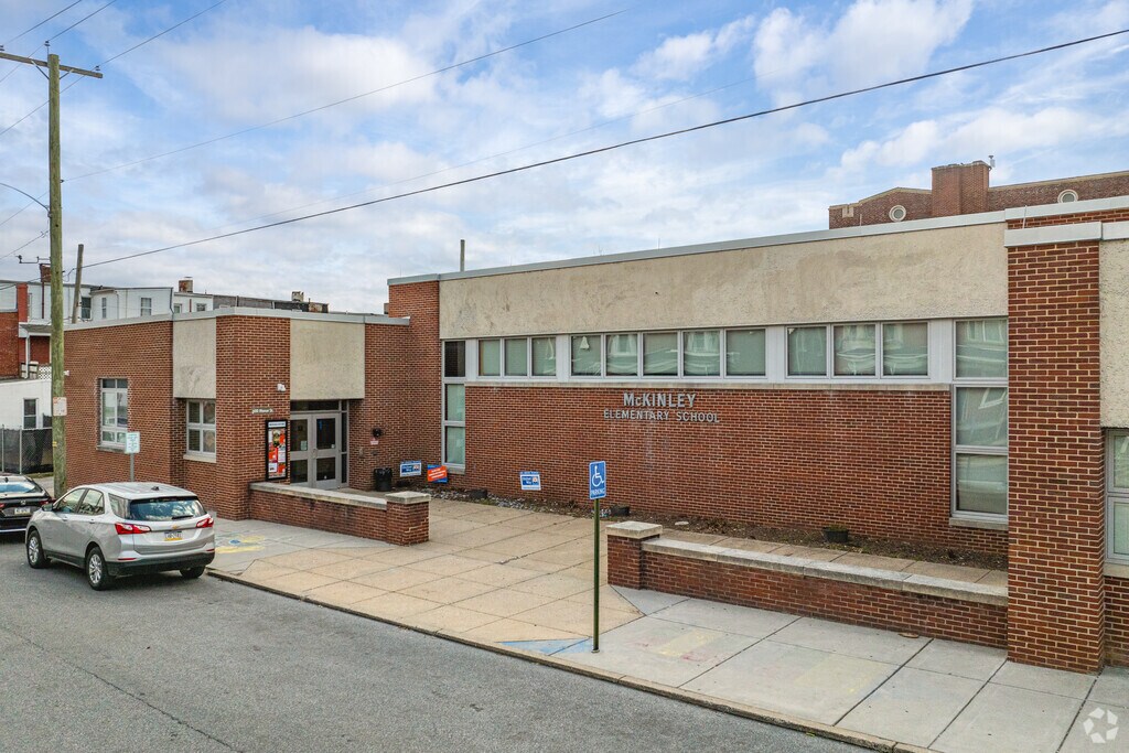 McKinley Elementary School has 638 students in grades PK-8 with a D+ rating from Niche.com.