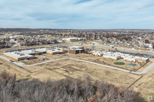 Creekwood Elementary School gives kids plenty of space to run and play.