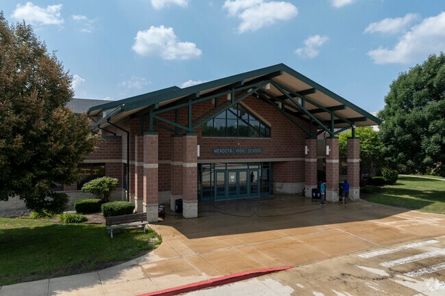 Mendota Township High School is located conveniently for Mendota residents.