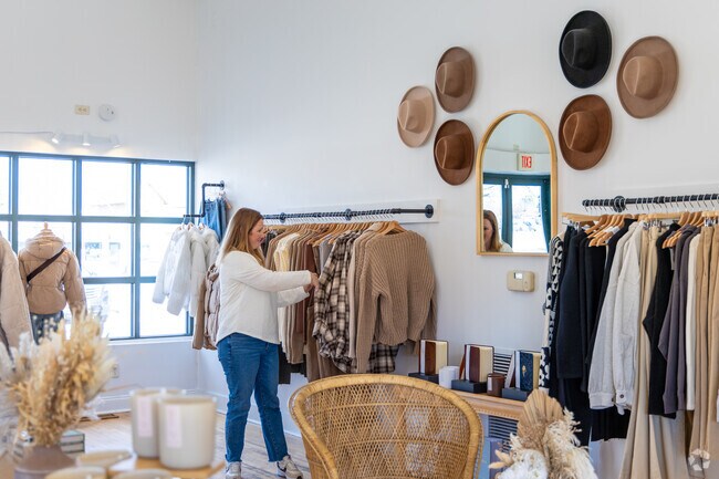 Thistle & Elm is a new fashion boutique in Walnut Grove.