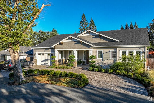 Ample front and back yards are common in Walnut Knolls.