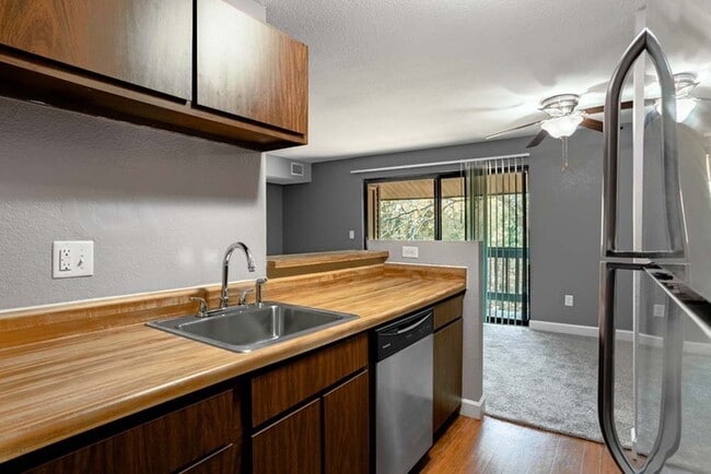 1701 Knapp St NE_20240923-004