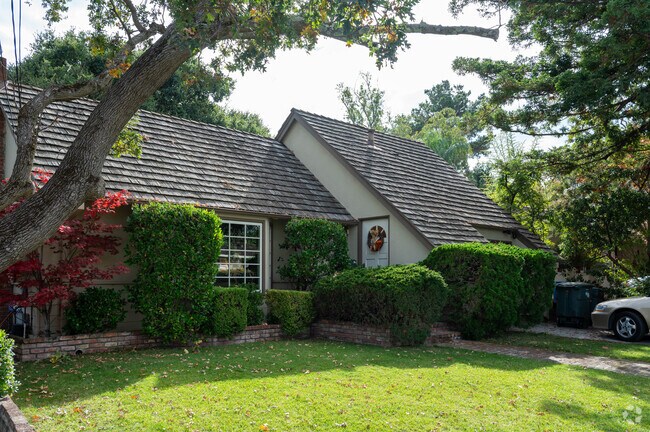 A cozy little cottage in the El Sereno Corte neighborhood.