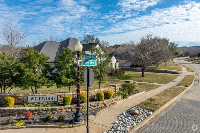 Experience Cedar Hill’s scenic streets and welcoming communities like Wildwood near Dallas.