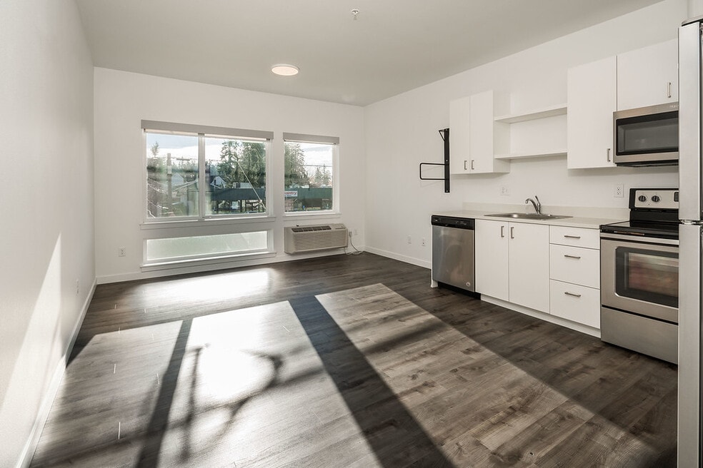 54 Woodstock Apartments~ Great Location ~Vibrant Neighborhood, Portland, OR 97206 - photo 1