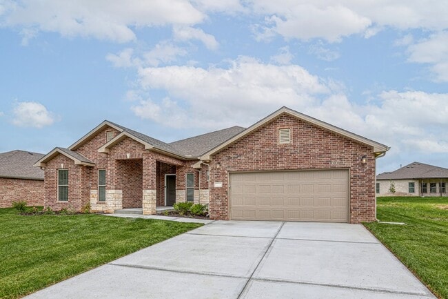 8334 Greentree Dr, Lenexa, KS 66227 - photo 3