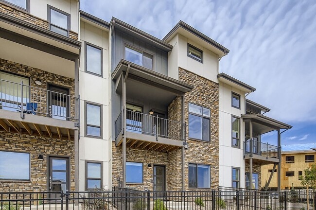 945 Abbott Ln unit 4, Fort Collins, CO 80524 - photo 2