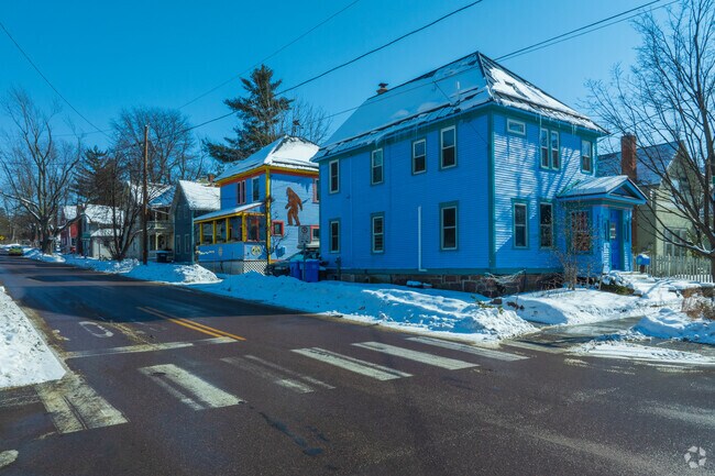 You'll find a wide range of home styles throughout Centennial, all accompanied by eye-catching colors.