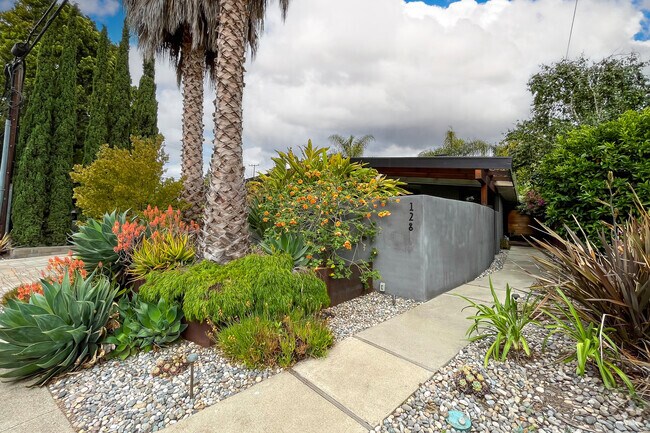 The California Modern look feature straight lines, flat and slanted roofs in Monta Loma.