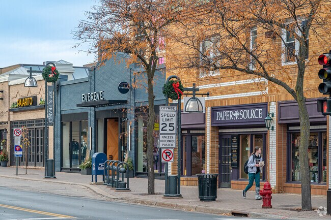 There are a variety of boutiques and restaurants at Edina's 50th & France shopping district.