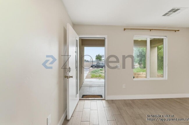 1121 E Apache St, Phoenix, AZ 85034 - photo 3