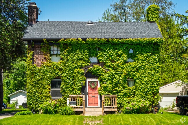 Colonial-style homes can be found in the Saint Stephens Brockway-Carmen neighborhood.