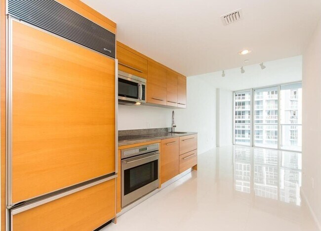 Icon Brickell Tower 2 unit 5008, Miami, FL 33131 - photo 7