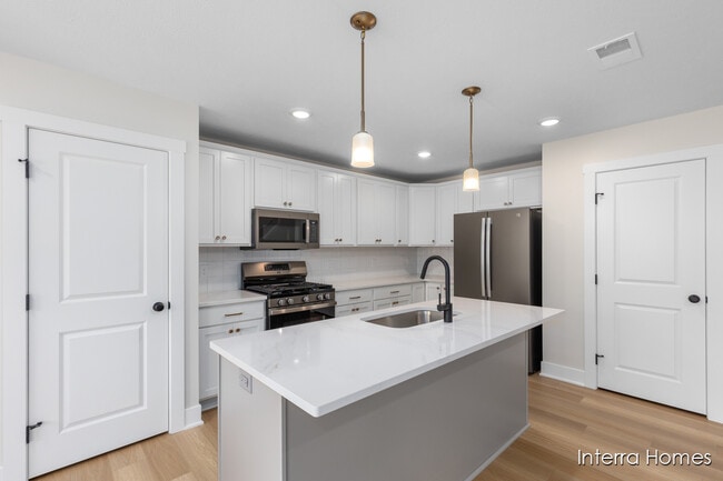 6122 Burgess Dr, Spring Lake, MI 49456 - photo 2