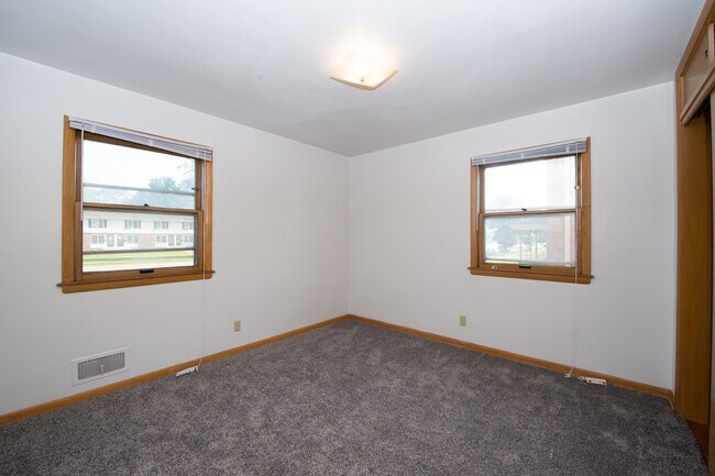 3061 S 72nd St unit 3, West Allis, WI 53219 - photo 4