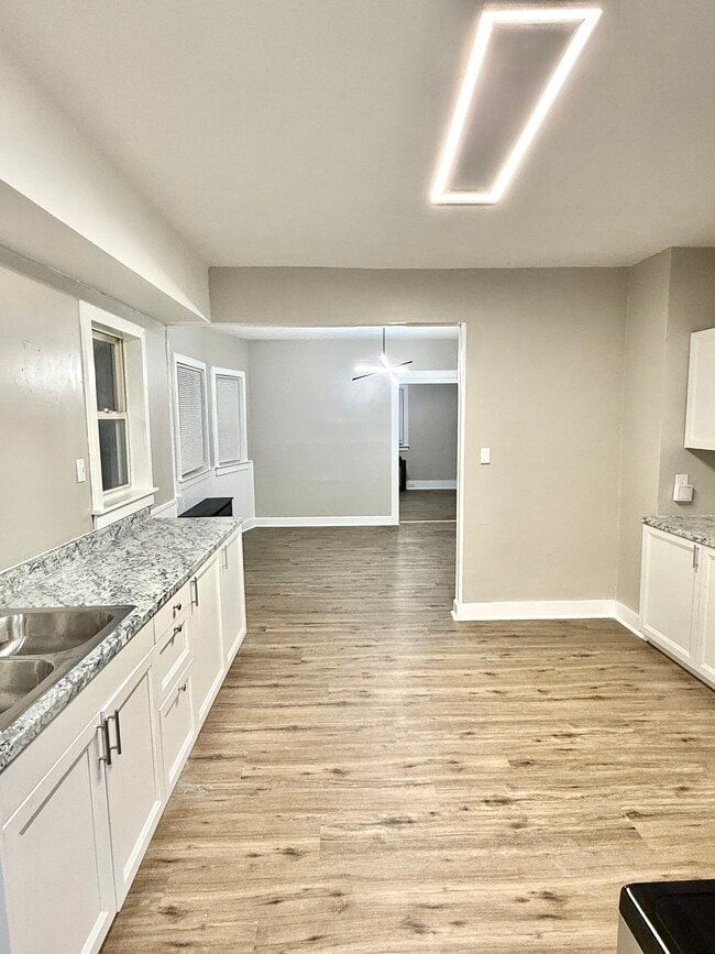 2007 S 8th St unit Lower, Sheboygan, WI 53081 - photo 2