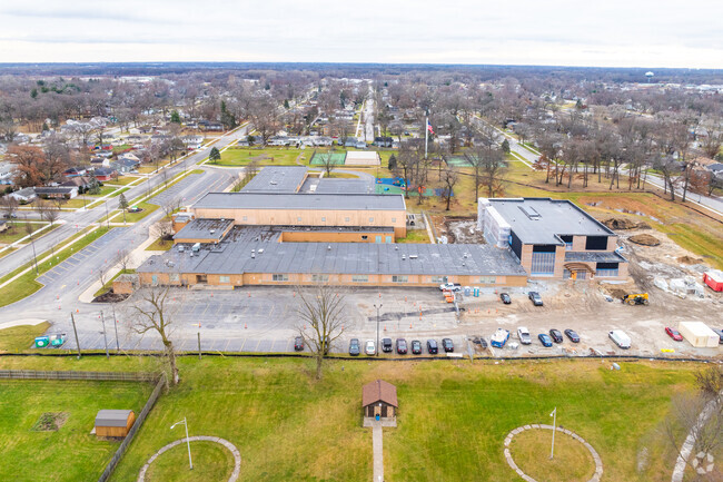 Elsie Wadsworth Elementary School has parking for staff and guests.