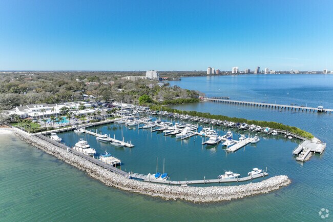 The Tampa Yacht Club offers private docking for those who love to sail in Ballast Point.