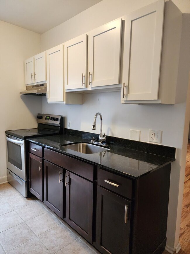 1714 W Jonquil Terrace unit 14-1E, Chicago, IL 60626 - photo 2