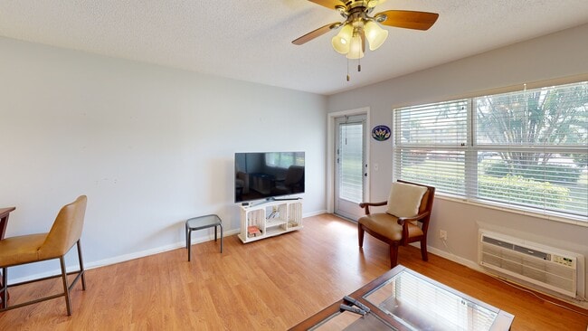 148 Cambridge G, West Palm Beach, FL 33417 - photo 3