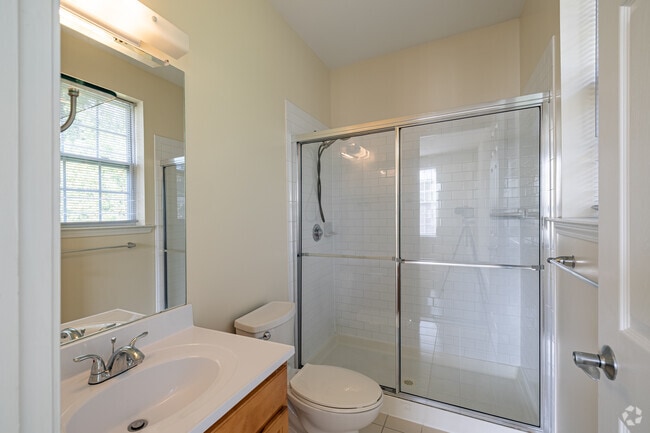 2BR, 2BA - 1,104SF - Hampton - Primary Bathroom