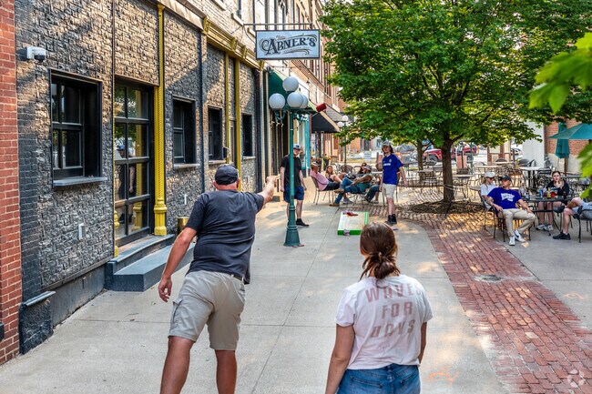 Abner's Bar and Lounge offers ample outdoor seating in a quiet pedestrian mall.