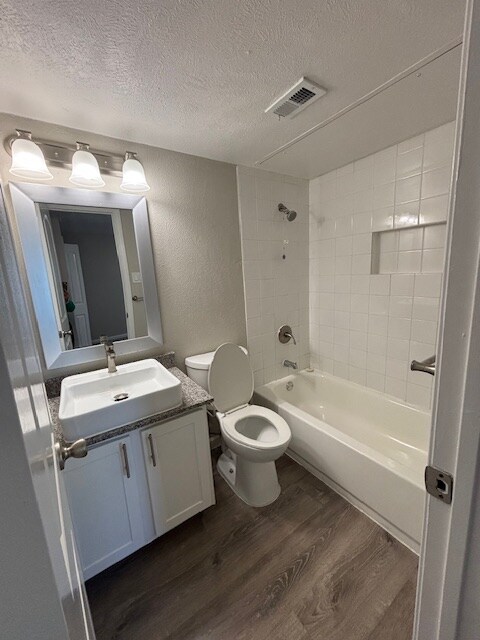 2010 Estrada Pkwy unit 6-208, Irving, TX 75061 - photo 5