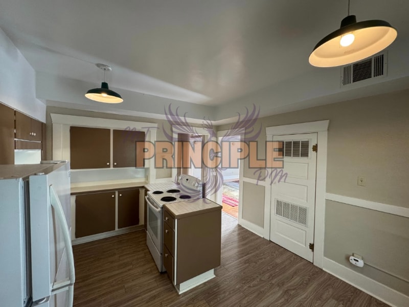 214 E 3rd St unit 1, Anaconda, MT 59711 - photo 1