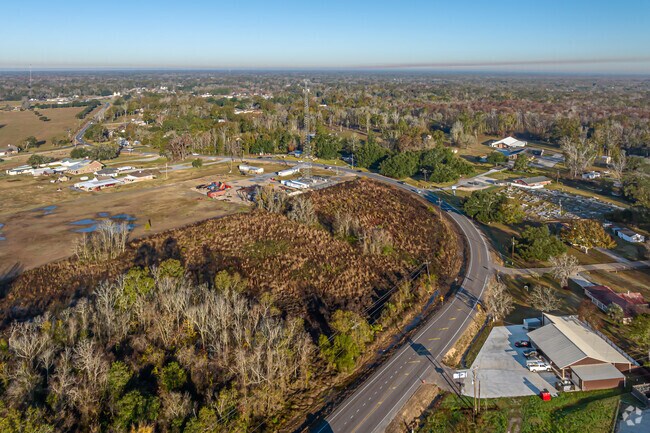 Rural St Amant is close to several large metropolitan areas.