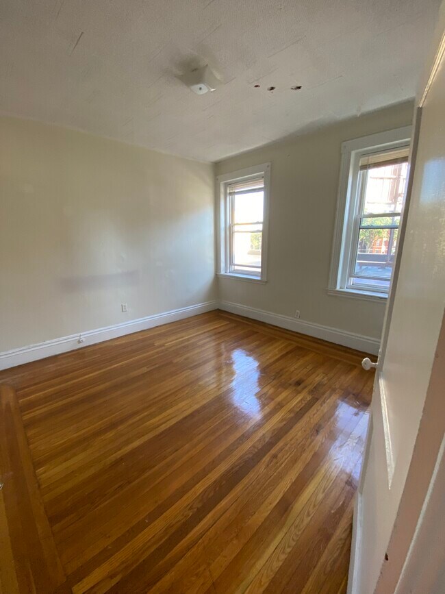 126 Warren St unit G2, Boston, MA 02119 - photo 2
