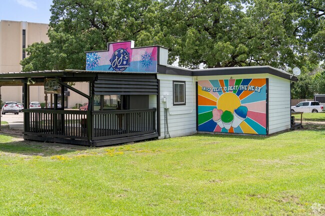 JJ's Snowcones offers the perfect way to beat the heat in Briarcrest.