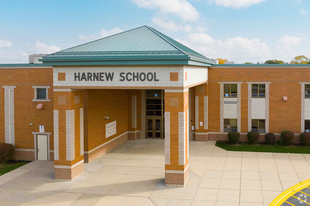 Harnew Elementary School has students from grades PK-5th grade.