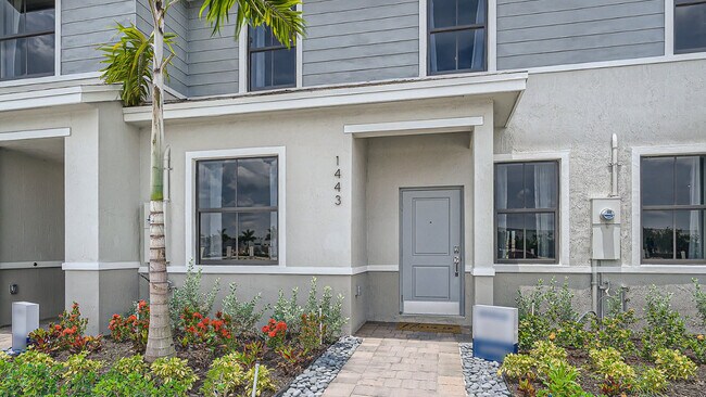 1539 NE 4th Ave, Florida City, FL 33034 - photo 2