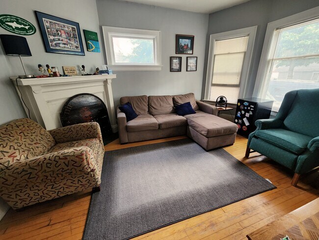 2206 E Locust St unit 2120, Milwaukee, WI 53211 - photo 3