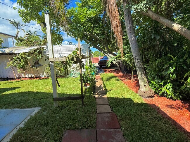 2515 Mckinley St unit Rear, Hollywood, FL 33020 - photo 5