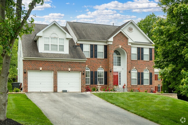 Newly built colonial homes typically feature one or two car garages in North Laurel.