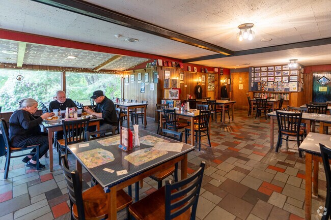 Traveler Food and Books in Union serves classic meals and lets guests take home free books with lunch.