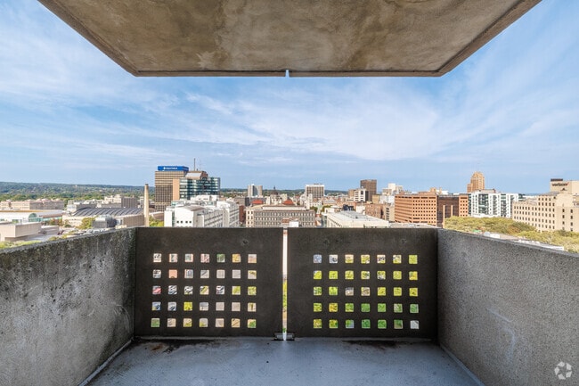 2BR, 1BA - 1,300SF - Balcony