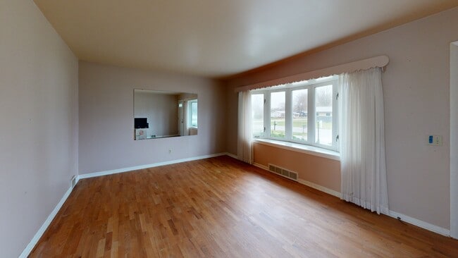 7520 Williamsburg Rd, Lansing, MI 48917 - photo 2