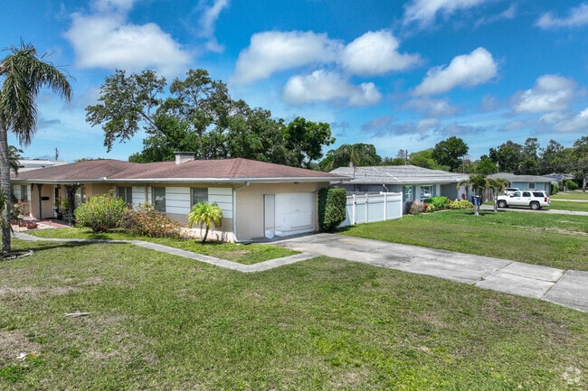 Ranch style homes are a beloved home style option for those who live in Oak Acres Estates.