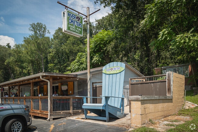 After a day on the river stop in River Drifters for a bucket of beers and delicious burgers.