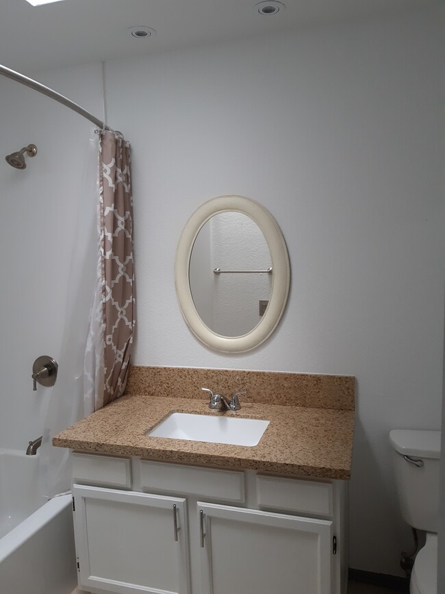 39651 Knollridge Dr, Temecula, CA 92591 - photo 7