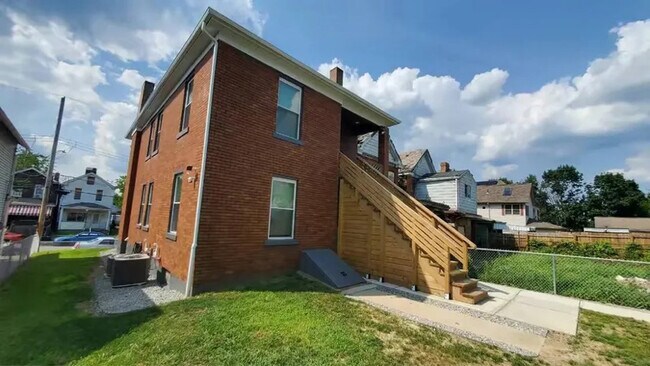 324 W 14th Ave unit 1, Homestead, PA 15120 - photo 7