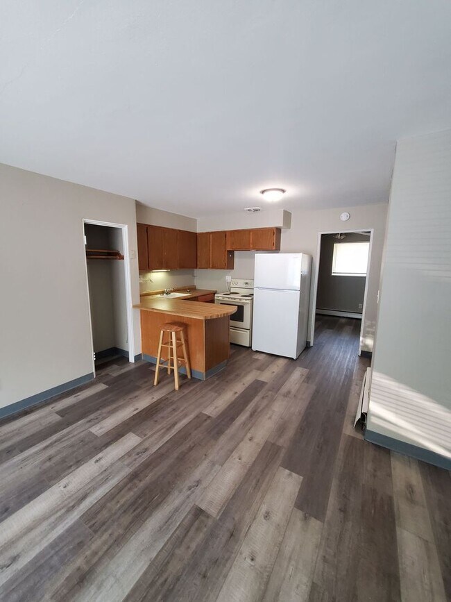 417 N Washington Ave Unit 7, Waukesha, WI 53188