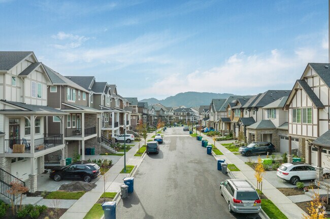 Houses in West Highlands sit on small, very well-kept lots.