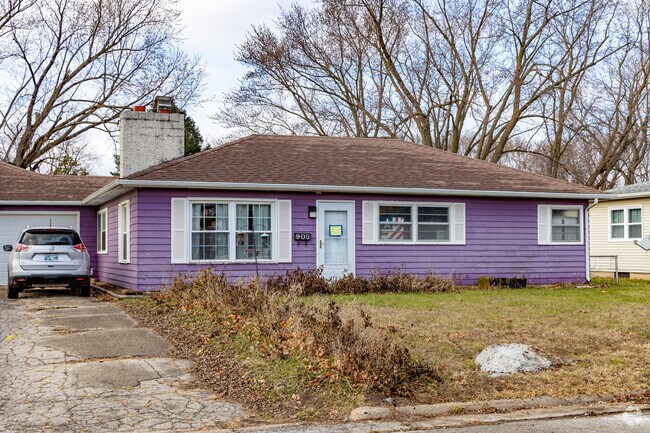 Maples is known for its cozy, classic ranch homes and family-friendly feel.