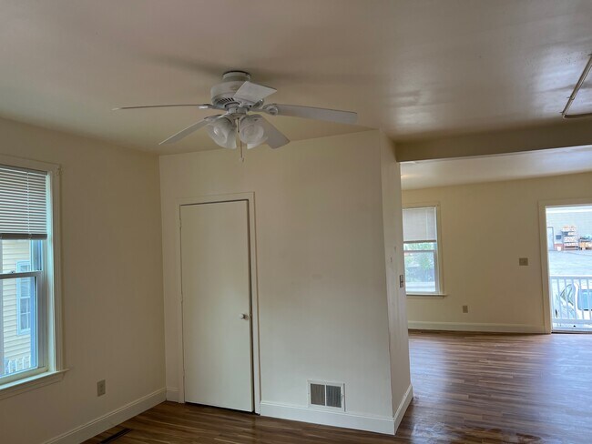 6 Spring St unit 8, Newmarket, NH 03857 - photo 5