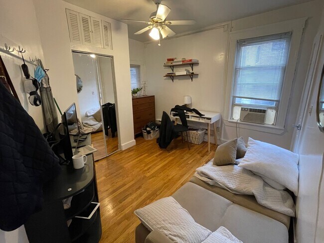 11 Charter St unit 3, Boston, MA 02113 - photo 3